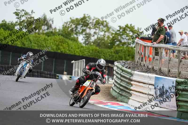 Vintage motorcycle club;eventdigitalimages;mallory park;mallory park trackday photographs;no limits trackdays;peter wileman photography;trackday digital images;trackday photos;vmcc festival 1000 bikes photographs